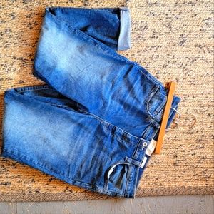 BRAND NEW trending mom jeans